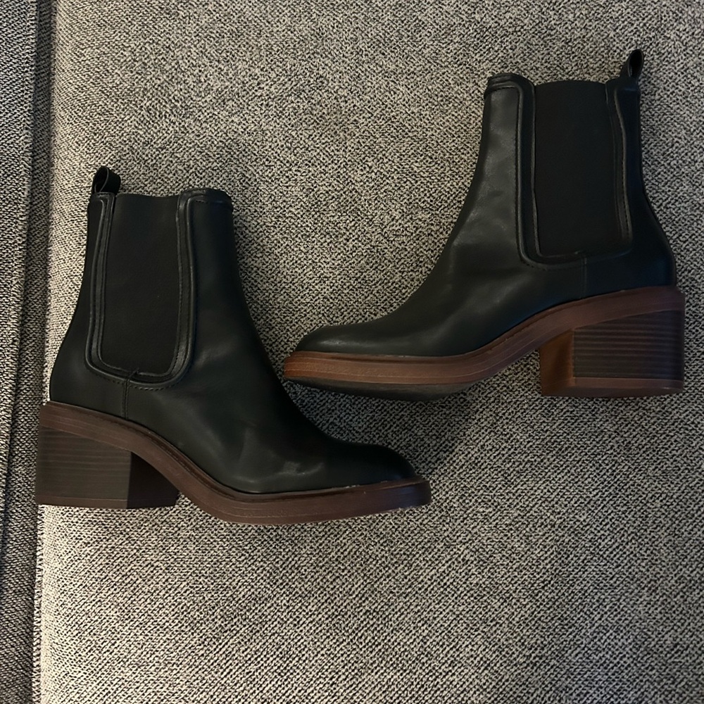 Worn once , heavy boot .